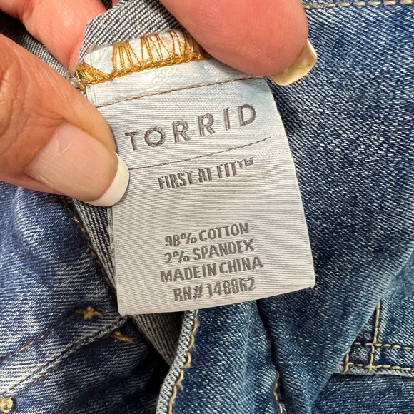 Torrid Jean Jacket Womens Plus Size 2X Blue Trucker Stretch Distressed - Picture 13 of 14